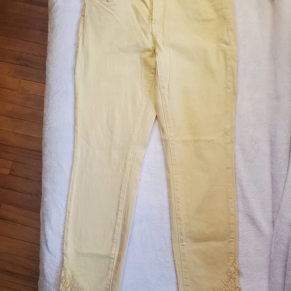 CHARLIE B Light Yellow Ankle Jeans